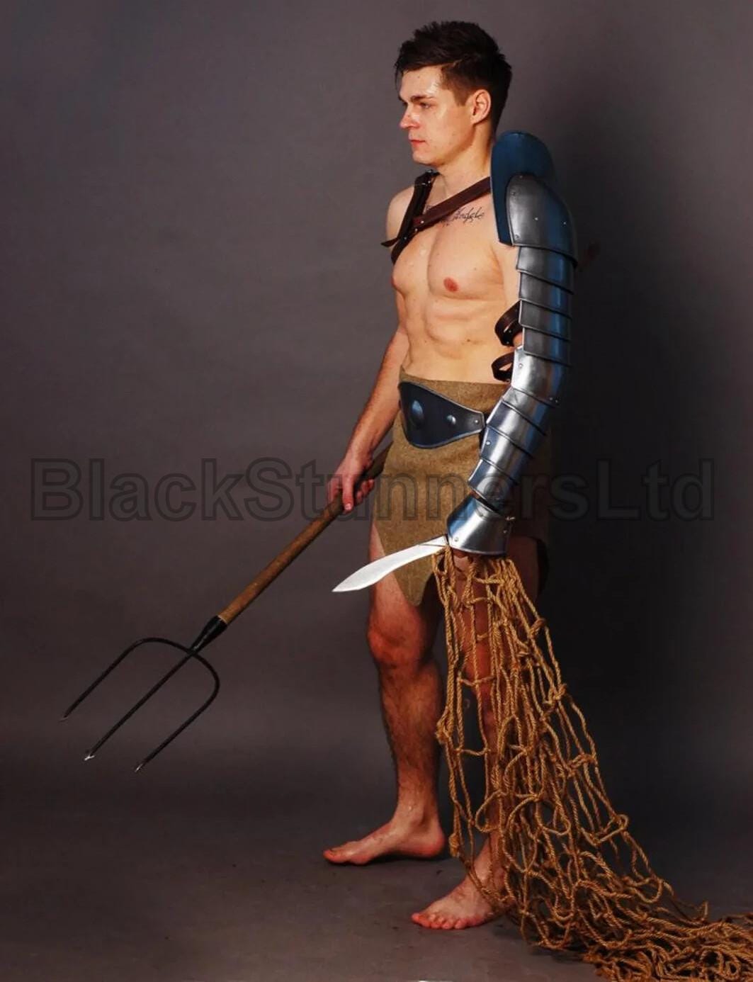 Gladiator-Style Steel Single Shoulder Pauldron - product photo 3