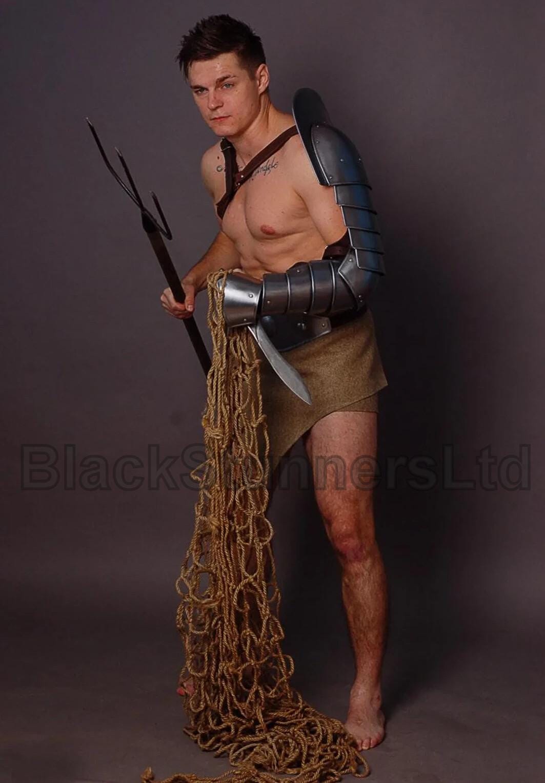 Gladiator-Style Steel Single Shoulder Pauldron - product photo 5