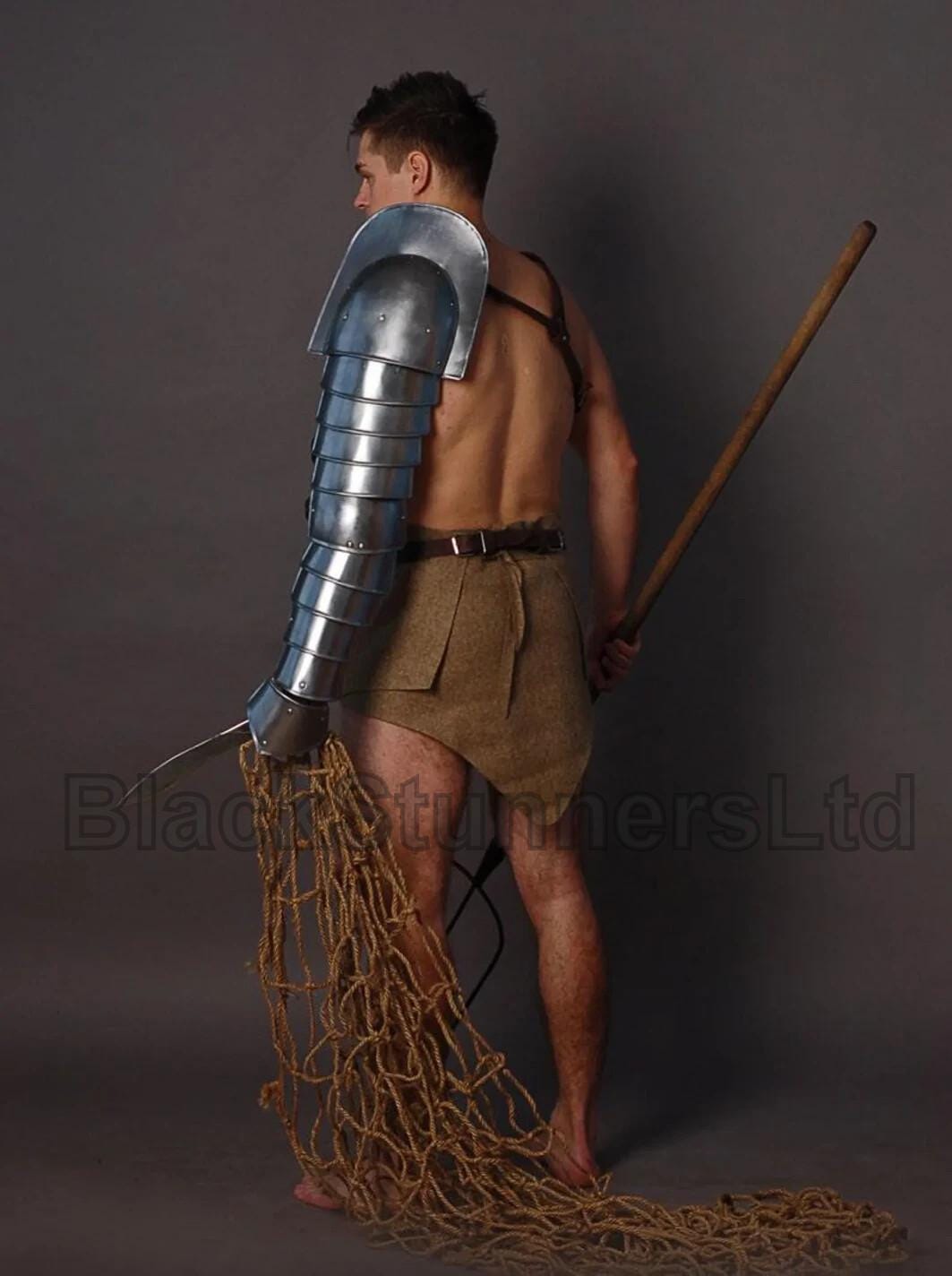 Gladiator-Style Steel Single Shoulder Pauldron - product photo 4