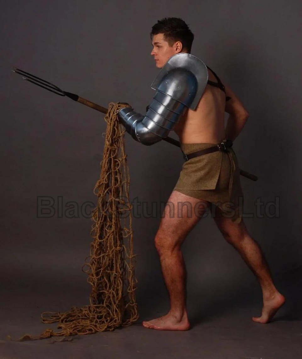 Gladiator-Style Steel Single Shoulder Pauldron - product photo 1