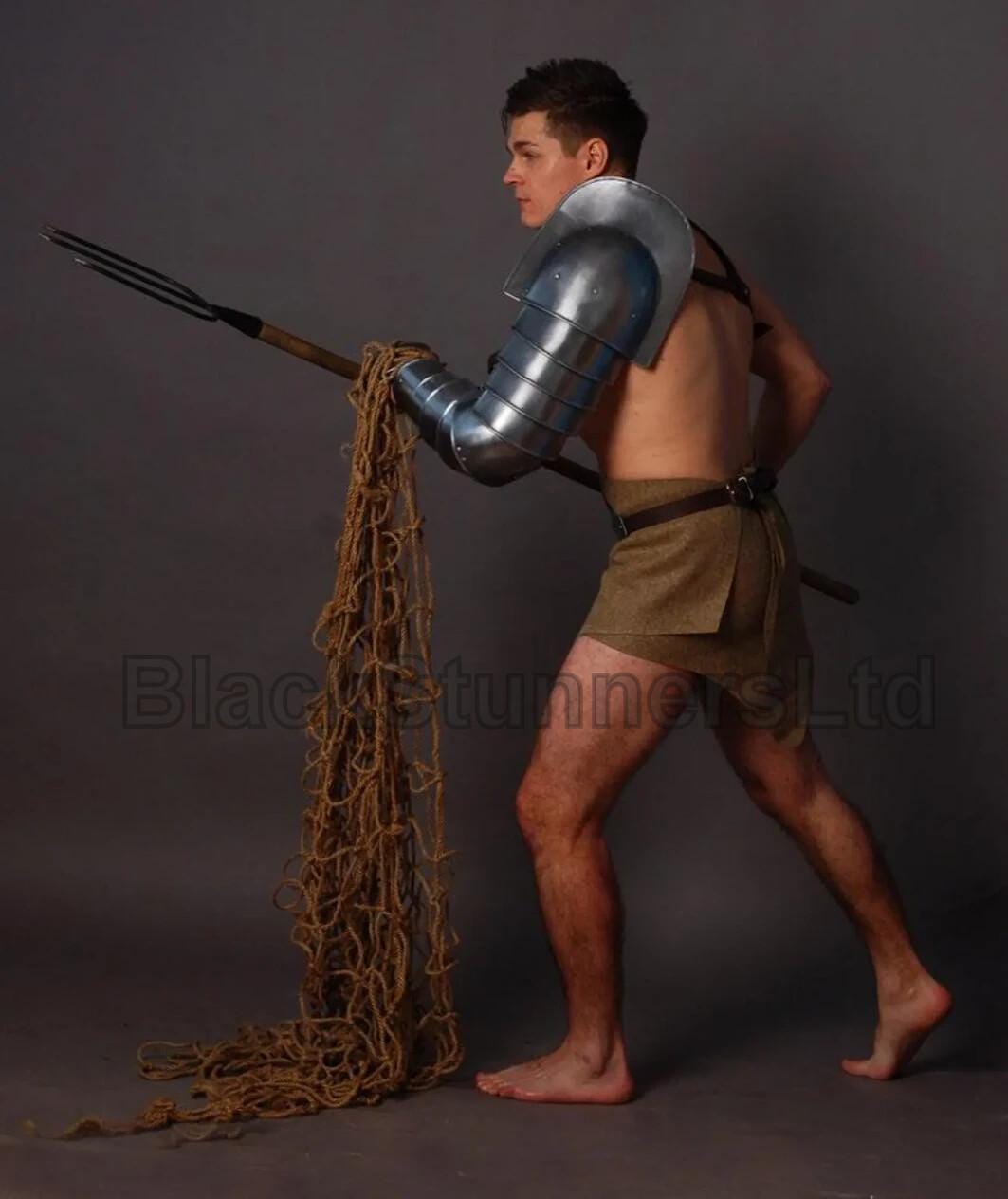 Gladiator-Style Steel Single Shoulder Pauldron - product photo 1
